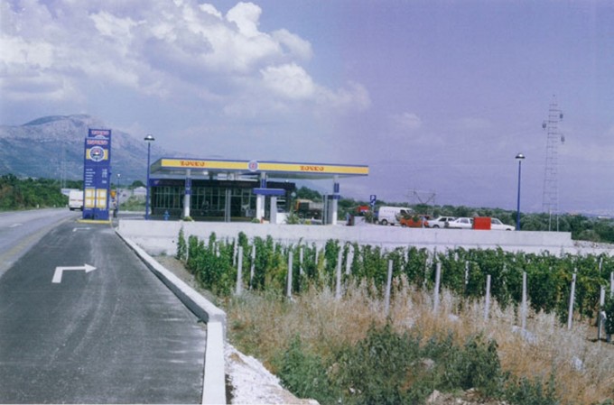 Gas station 