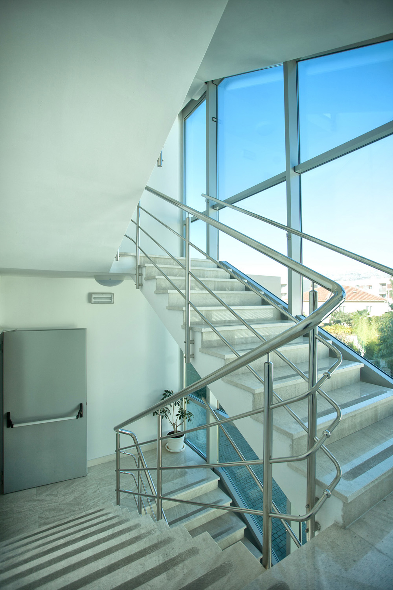 011 - Poslovna zgrada Hrvatskih voda u Splitu