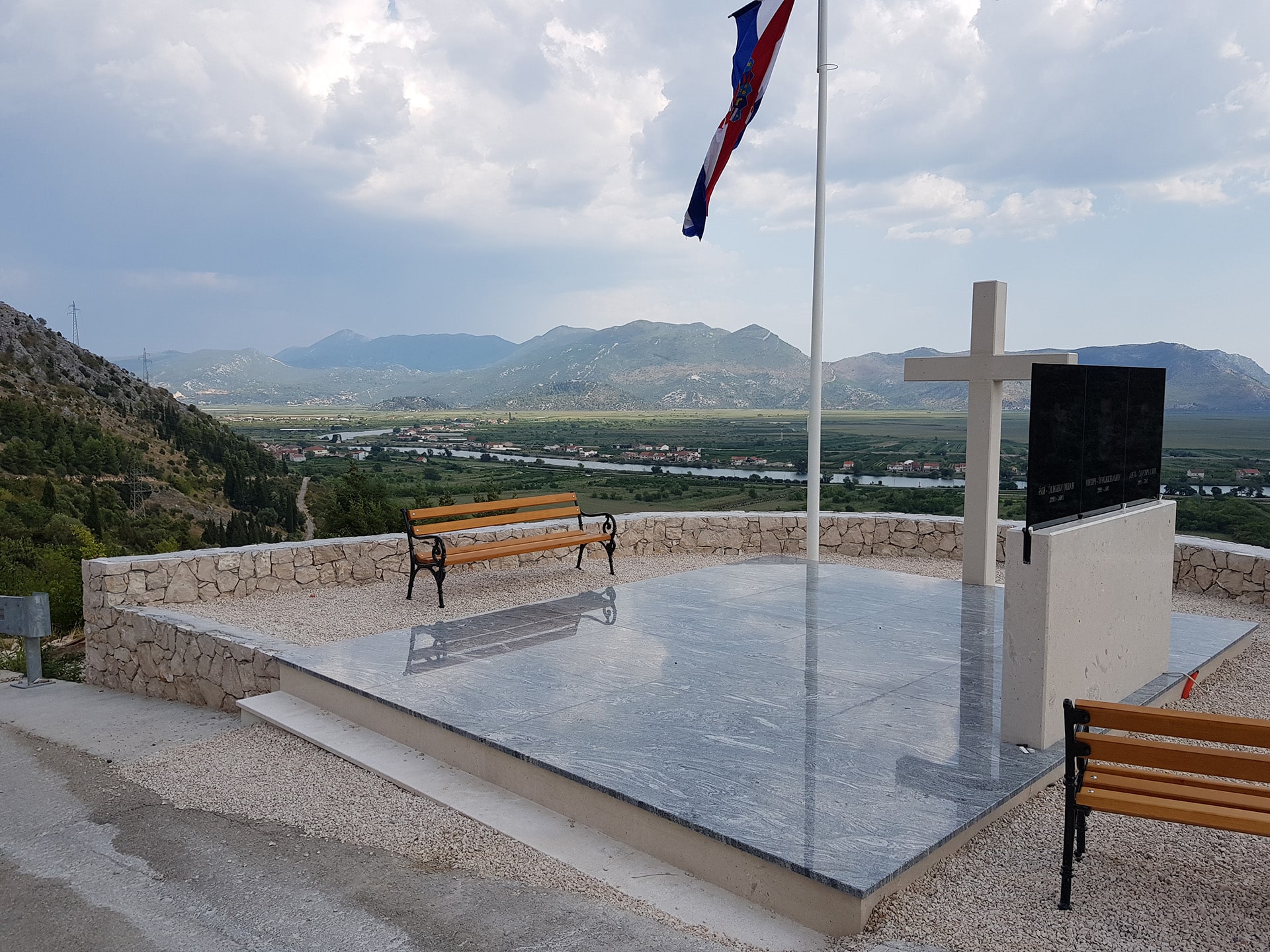 spomenik-poginulim-braniteljima-kula-norinska