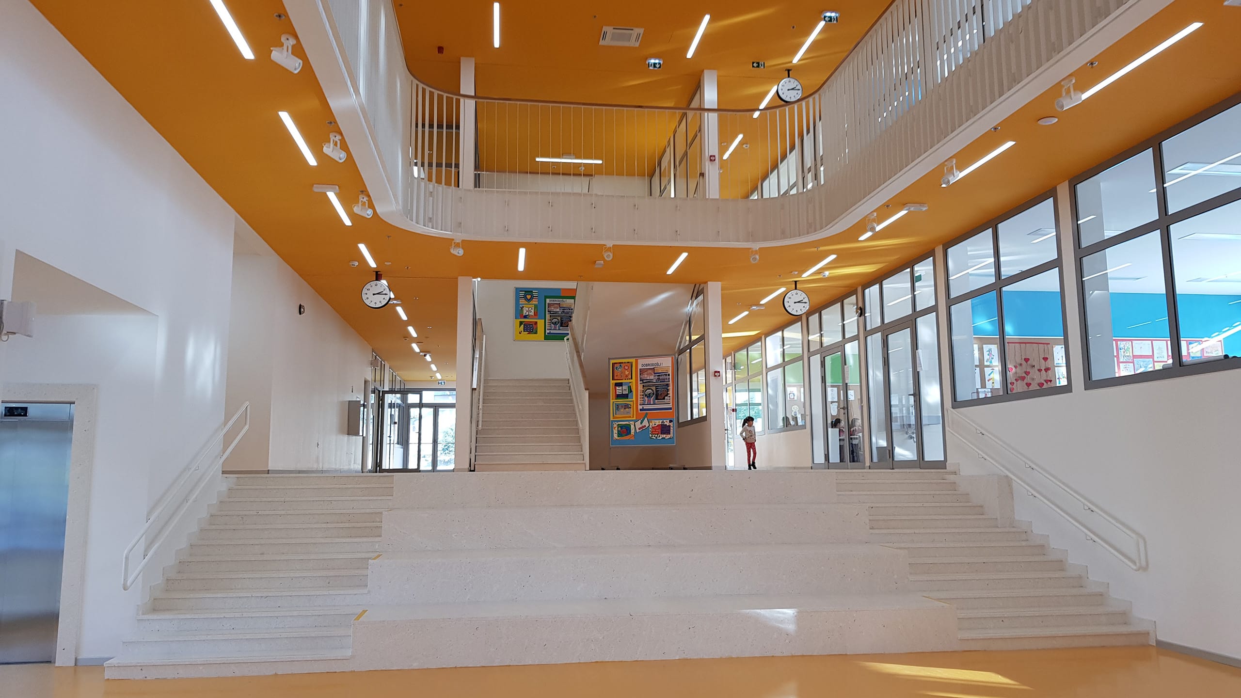 OŠ Pujanke, Split (unutra)