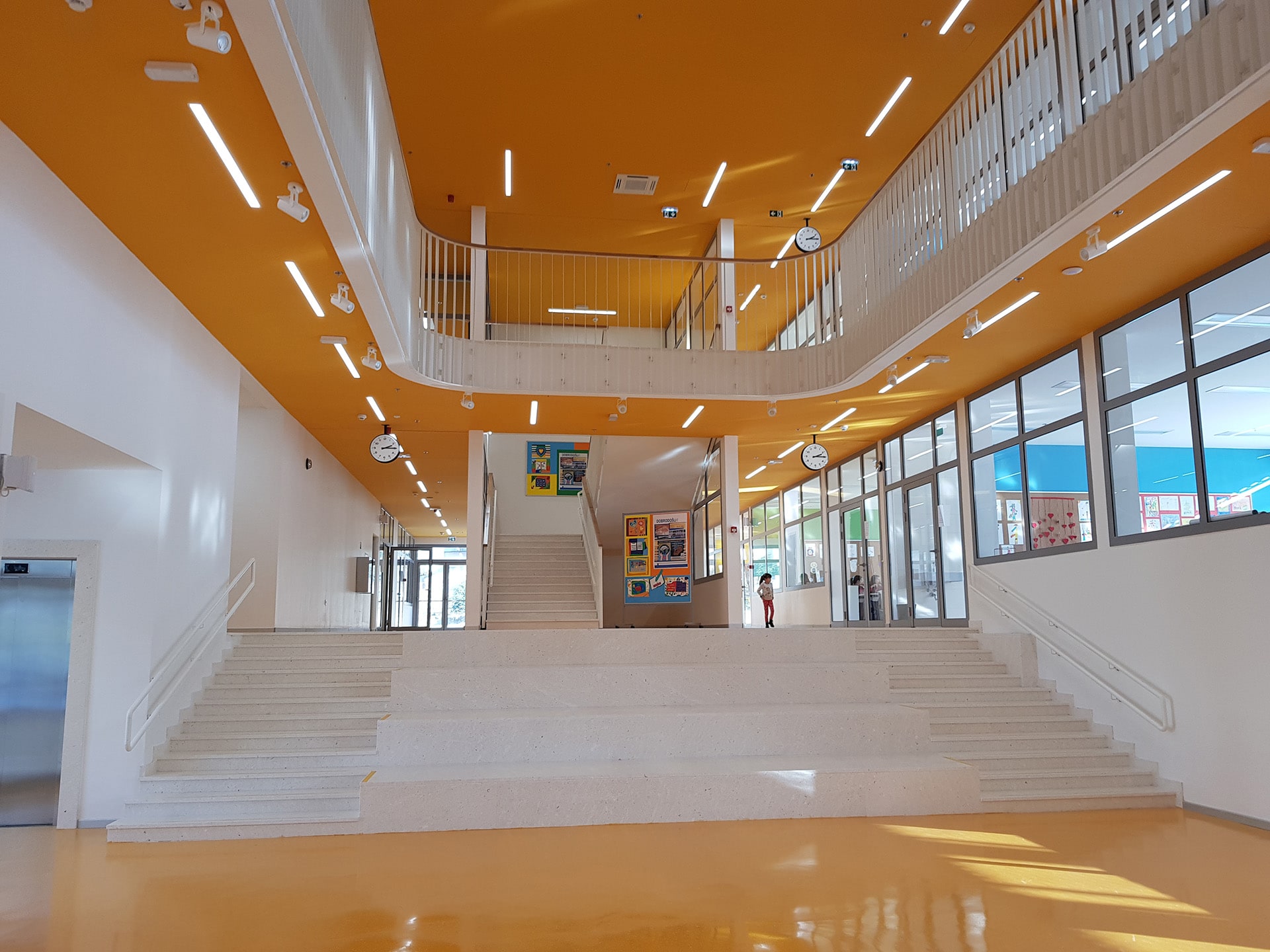 OŠ Pujanke, Split (unutra)